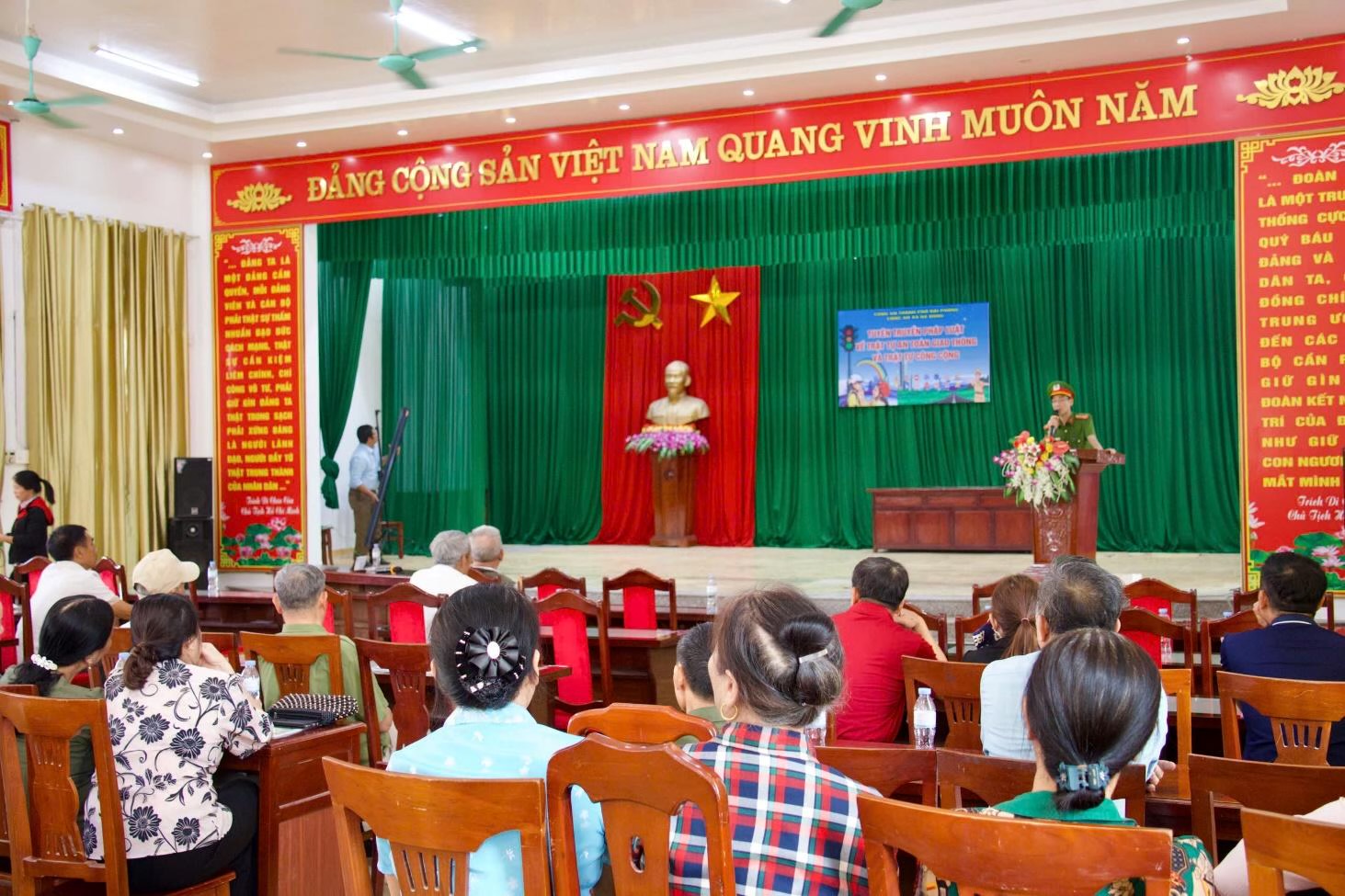 Công an xã Hà Đông đẩy mạnh tuyên truyền nâng cao ý thức thượng tôn pháp luật